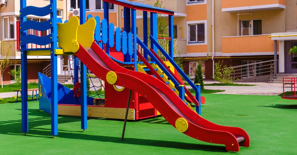 Grama sintética para playground: conheça as vantagens